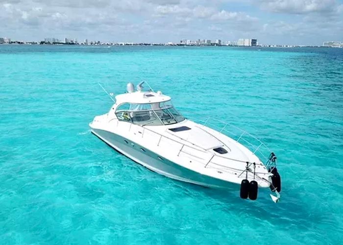 private yatch for rent in Cancun