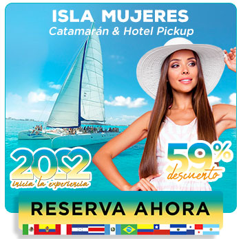 Pareja joven latinos divirtiéndose en Isla Mujeres con vista al mar carbe de Cancún