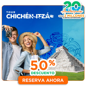 Pareja joven visitando Chichen Itza