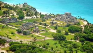 Toda la zona arqueológica de Tulum vista desde el aire