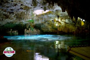 Cenote subterraneo en Aktunchen