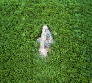 piramide de Cobá vista desde el aire