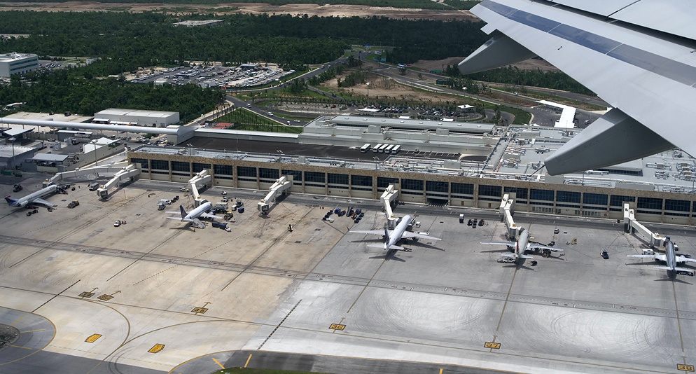 Vista aérea del aeropuerto de Cancún