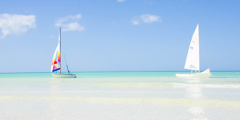 Embarcaciones en playa de Cancún