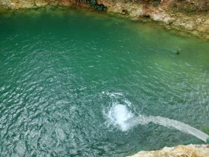 Agua natural en Cenote Koleeb Caab
