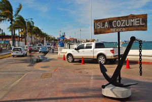 Avenida para pasear en el puerto de Cozumel