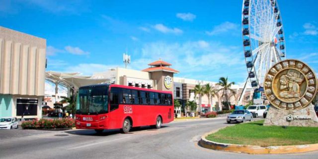 Autobus transporte publico en zona hotelera de Cancún