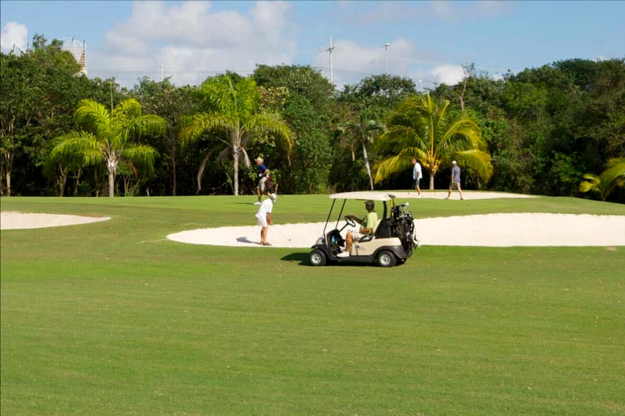 carrito de golf en puerto aventuras