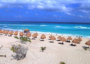 playa delfines en cancun