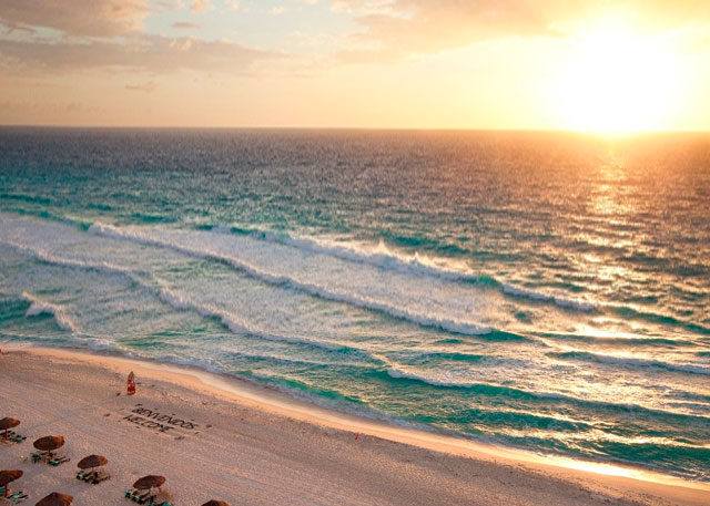 amanecer en cancun playa delfines